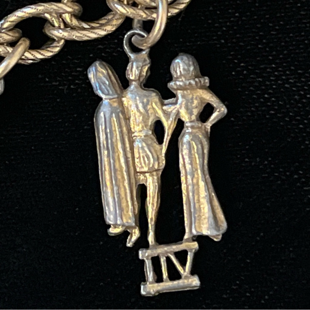Vintage Coro Charm Bracelet With Ten Different Charms Pre Loved — image 6 of 8